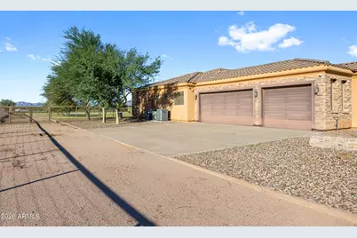1602 E Lobo Street, San Tan Valley, AZ 85140 - Photo 5
