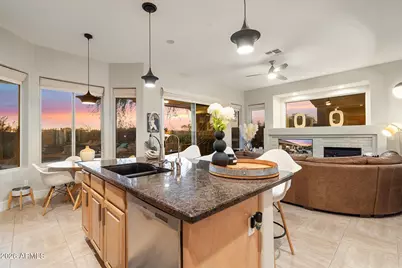 22440 N 52nd Place, Phoenix, AZ 85054 - Photo 15