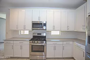 6349 W Raymond St, Phoenix, AZ 85043 - Photo 13