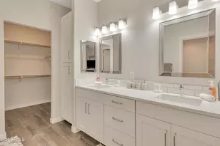 8653 E Royal Palm Rd, Scottsdale, AZ 85258 - Photo 11