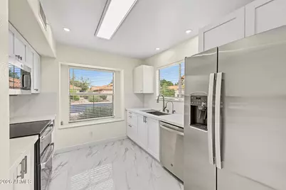7525 W Kerry Lane, Glendale, AZ 85308 - Photo 9