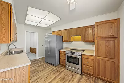 11206 W Granada Drive, Sun City, AZ 85373 - Photo 13