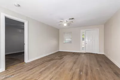 914 S 30th Drive, Phoenix, AZ 85009 - Photo 5