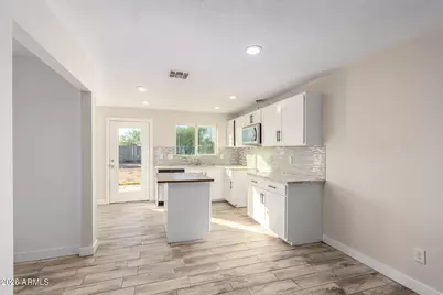 914 S 30th Drive, Phoenix, AZ 85009 - Photo 7
