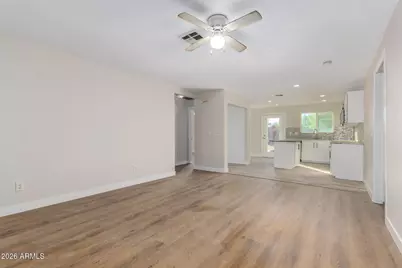 914 S 30th Drive, Phoenix, AZ 85009 - Photo 3
