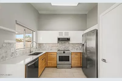 16640 W Statler Street, Surprise, AZ 85388 - Photo 7
