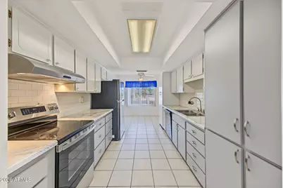 15208 N Lakeforest Drive, Sun City, AZ 85351 - Photo 17