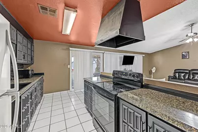 6827 W Holly Street, Phoenix, AZ 85035 - Photo 11