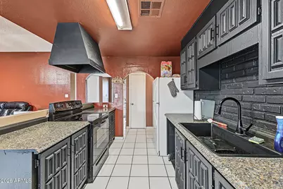 6827 W Holly Street, Phoenix, AZ 85035 - Photo 9
