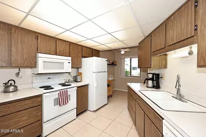 10005 W Hutton Drive, Sun City, AZ 85351 - Photo 11