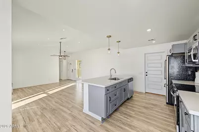 9809 N 67th Drive, Peoria, AZ 85345 - Photo 11