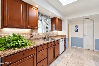 10416 W Pineaire Drive, Sun City, AZ 85351 - Photo 9