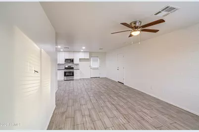5727 N 64th Avenue, Glendale, AZ 85301 - Photo 7
