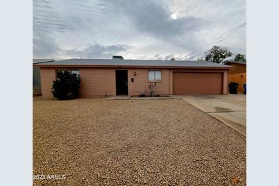 8613 W Piccadilly Road - Photo 1