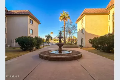 3033 E Devonshire Avenue #2004, Phoenix, AZ 85016 - Photo 1