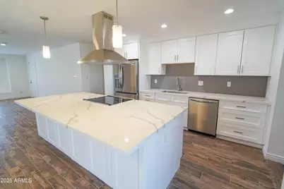 8608 E Highland Avenue E, Scottsdale, AZ 85251 - Photo 1