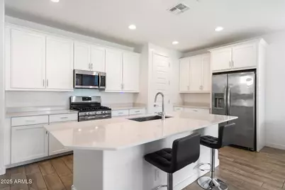 2539 W Hidalgo Avenue, Phoenix, AZ 85041 - Photo 1