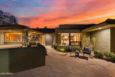 8724 N 68th Street, Paradise Valley, AZ 85253 - Photo 1