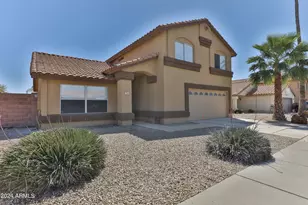 825 E Spanish Moss Ln, Phoenix, AZ 85022 - Photo 1