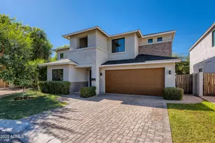 3720 N 40th Pl, Phoenix, AZ 85018 - Photo 1