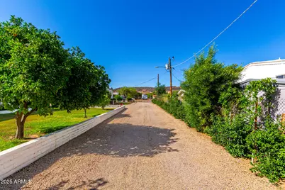 2819 W Louise Drive, Phoenix, AZ 85027 - Photo 37