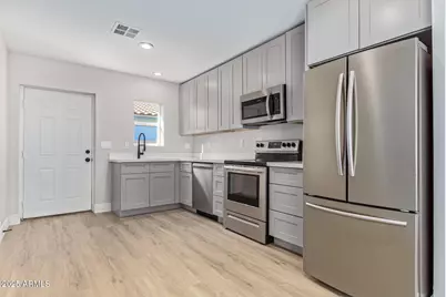 2560 E Southgate, Phoenix, AZ 85040 - Photo 1