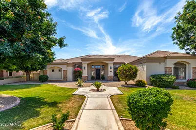 320 N Portland Avenue, Gilbert, AZ 85234 - Photo 1