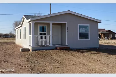 395 W Paris, Paulden, AZ 86334 - Photo 1