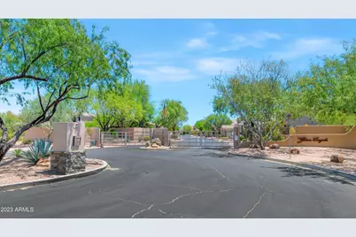 5017 E Kirkland, Phoenix, AZ 85054 - Photo 1