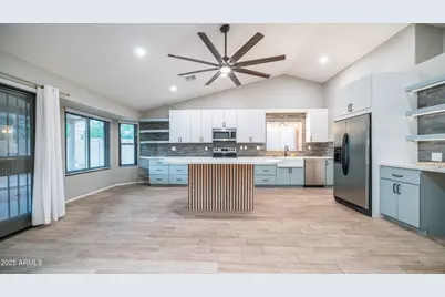 19055 N 5th Avenue, Phoenix, AZ 85027 - Photo 1