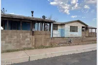 522 James, Winslow, AZ 86047 - Photo 1