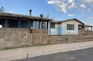 522 James, Winslow, AZ 86047 - Photo 1