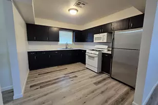 2230 E Beverly Ln, Phoenix, AZ 85022 - Photo 7