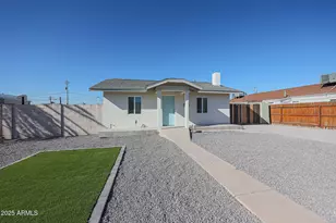 2224 N 24th Pl, Phoenix, AZ 85008 - Photo 1