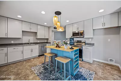 2320 W Freeway Lane, Phoenix, AZ 85021 - Photo 1