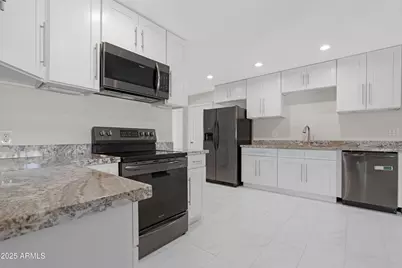 3001 N 43rd Place, Phoenix, AZ 85018 - Photo 15