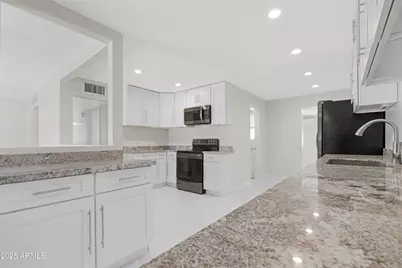 3001 N 43rd Place, Phoenix, AZ 85018 - Photo 13