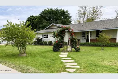 4721 E Clarendon Avenue, Phoenix, AZ 85018 - Photo 1