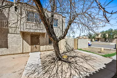 4623 E Southgate Avenue, Phoenix, AZ 85040 - Photo 1