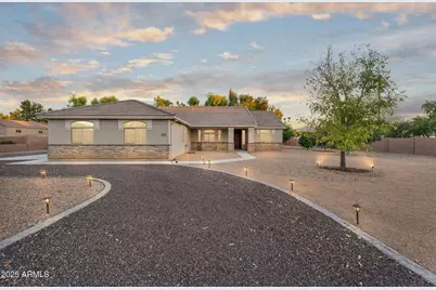 13013 E Brooks Farm, Chandler, AZ 85249 - Photo 1