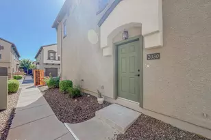 2725 E Mine Creek Rd, Phoenix, AZ 85024 - Photo 1