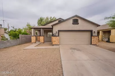 2210 N 27th Place, Phoenix, AZ 85008 - Photo 1