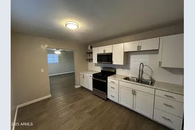 2811 N 17th Place, Phoenix, AZ 85006 - Photo 1