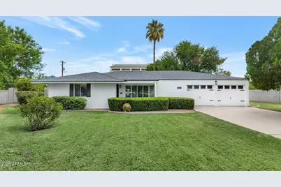 3009 N 43rd Place, Phoenix, AZ 85018 - Photo 1