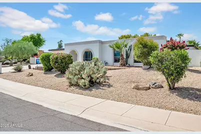 9240 N 32nd Place, Phoenix, AZ 85028 - Photo 1