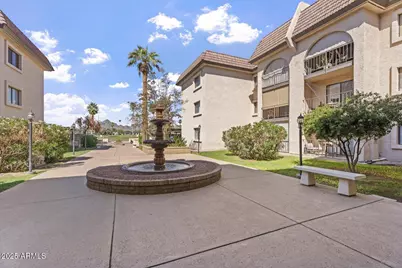 3033 E Devonshire Avenue #2003, Phoenix, AZ 85016 - Photo 1