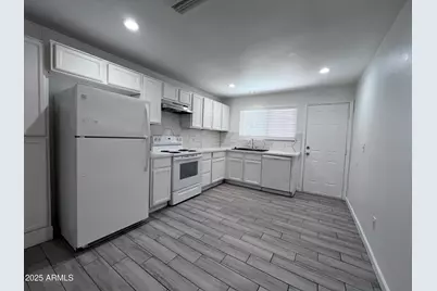 3302 W Loma Lane #2, Phoenix, AZ 85051 - Photo 1