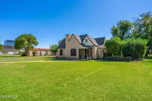 15 W Medlock Dr, Phoenix, AZ 85013 - Photo 1