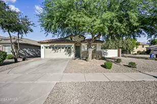 3915 S Coach House Dr, Gilbert, AZ 85297 - Photo 1