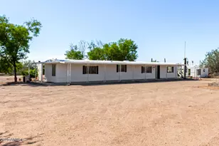 875 W Smoketree St, Apache Junction, AZ 85120 - Photo 1